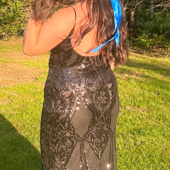 Black sequined with a plunge neckline and swoop back Amelia Couture prom dress! - Picture 3 of 4